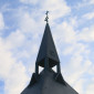 Kirchturm mit Adler für den Evangelisten Johannes